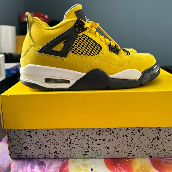 Jordan 4 lightning 2021 size 6.5